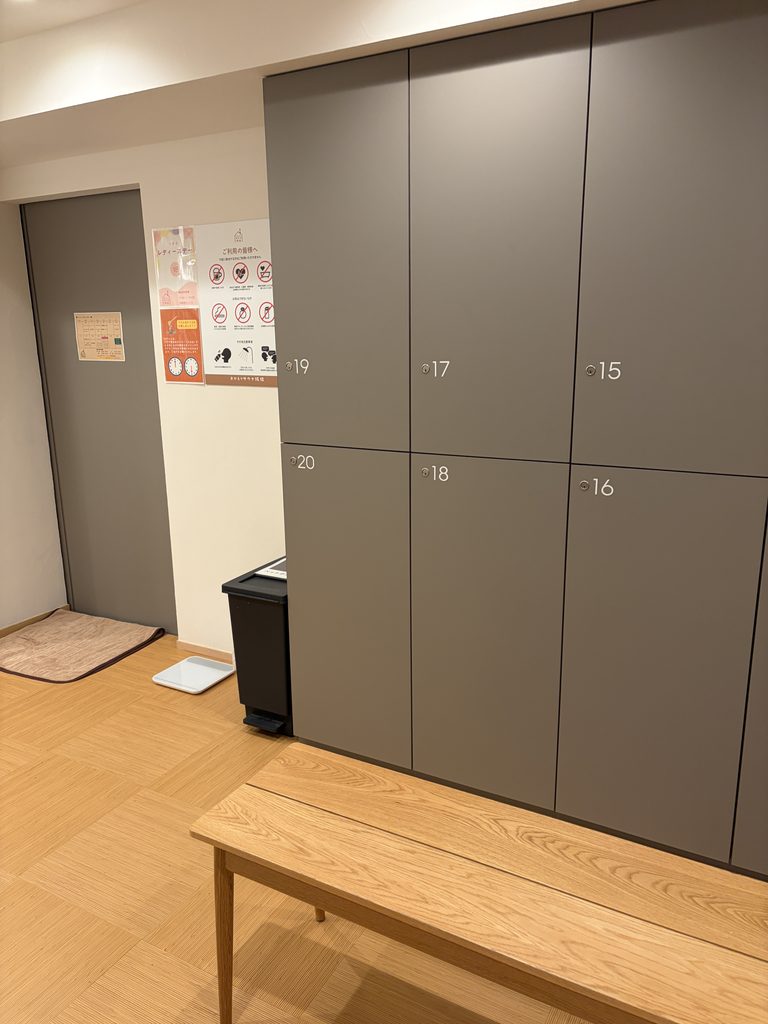 おかえりサウナ板橋のロッカールーム